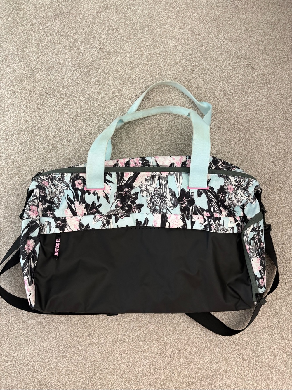 Nike duffle gym bag